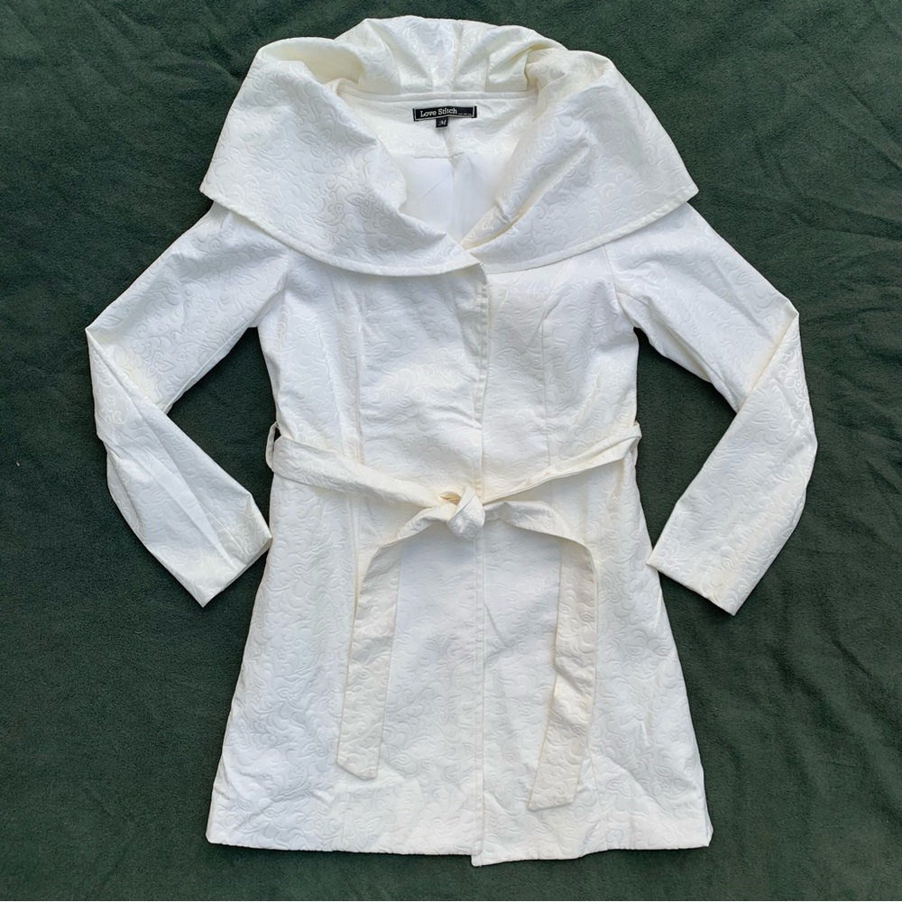 Love Stitch White Textured Trench Coat with Wide Collar